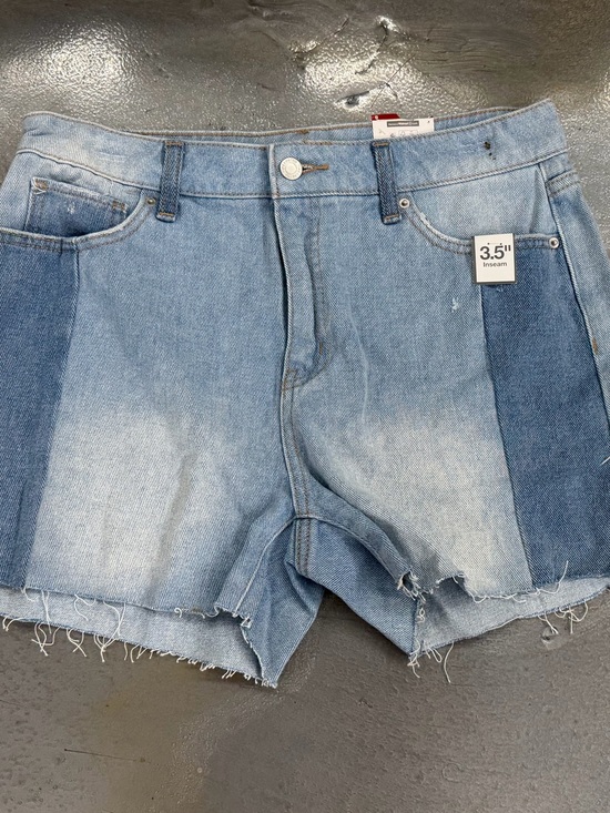 Pants - Women’s Two-Tone Light Blue Denim Shorts - 3.5" Inseam